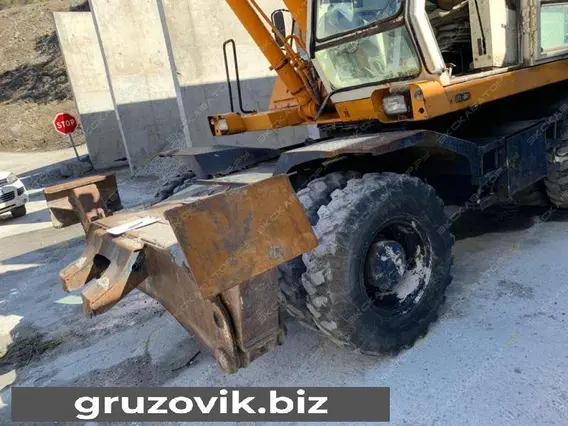 Экскаватор Hyundai R200W 1998 года б/у фото 3