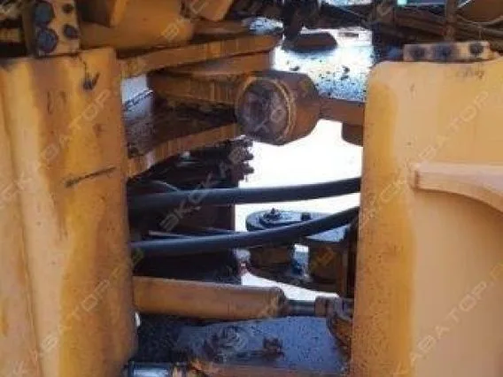 Фронтальный погрузчик HYUNDAI HL 760 2002 года б/у