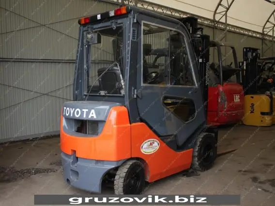 Вилочный погрузчик Toyota 32-8FG15 2011 года б/у фото 3