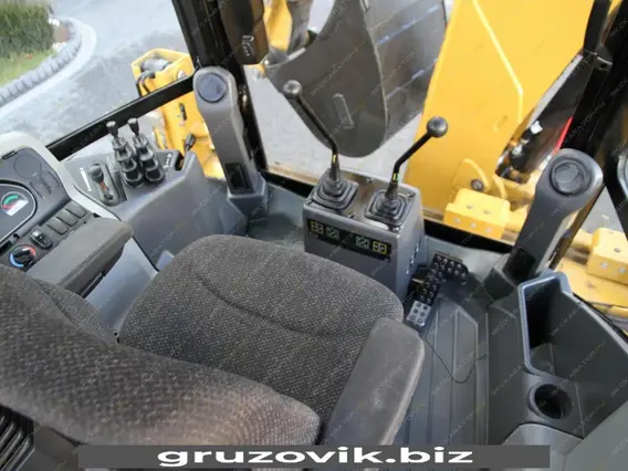 Экскаватор-погрузчик Caterpillar 428F2 2016 года б/у фото 20
