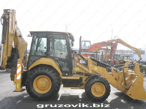 Экскаватор-погрузчик Caterpillar 432F2 2017 года б/у