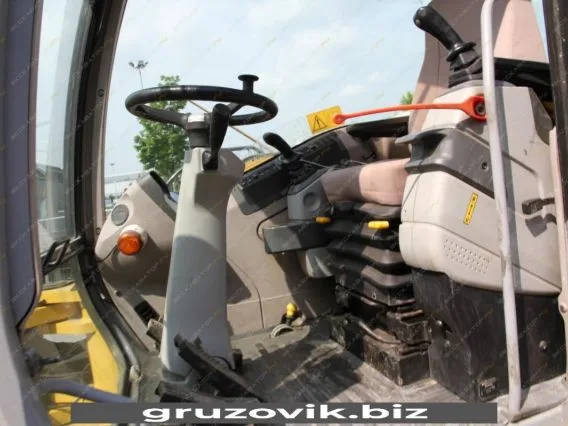 Экскаватор New Holland MH 3.6 2010 года б/у фото 11