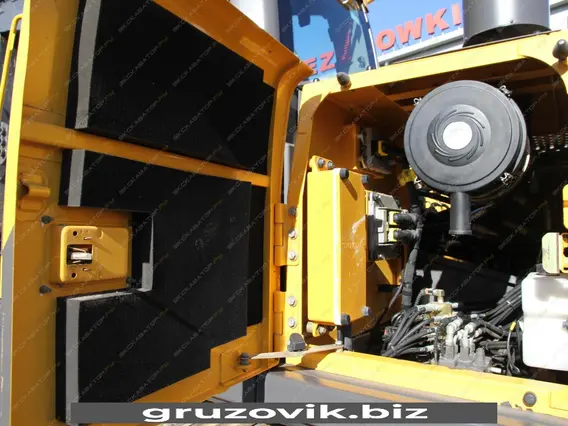 Экскаватор Volvo EC220D 2015 года б/у фото 21