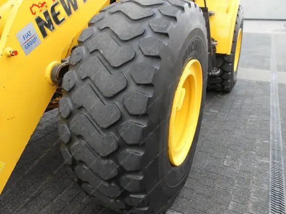 Фронтальный погрузчик New Holland W 190B 2011 года б/у фото 13