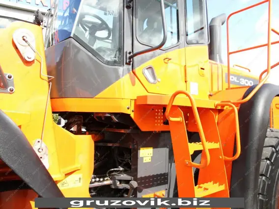Фронтальный погрузчик Doosan DL300 2015 года б/у фото 13