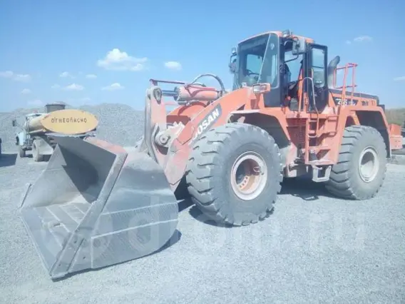 Фронтальный погрузчик Doosan MEGA 400 2013 года б/у