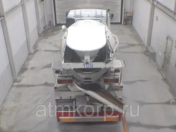 Бетоносмеситель Nissan UD CW48A 2004 года б/у фото 2
