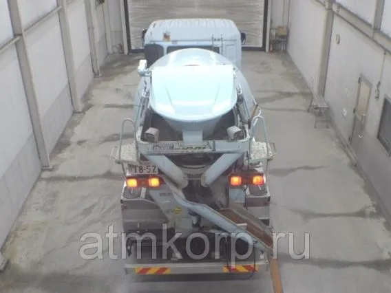 Бетоносмеситель Nissan UD CW4XL 2005 года б/у фото 3