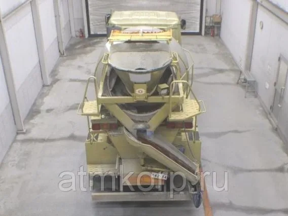 Бетоносмеситель Nissan UD CW52AHH 1998 года б/у фото 3