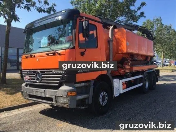Дорожно-уборочный автомобиль Mercedes-Benz Actros 2001 года б/у