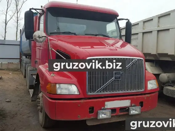 Тягач Volvo VVN 670 2002 года б/у