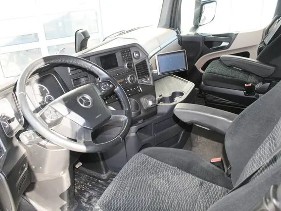 Тягач Mercedes-Benz Actros 1845LS 2015 года б/у фото 8