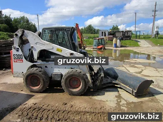 Фронтальный погрузчик Bobcat S300 2010 года б/у фото 2