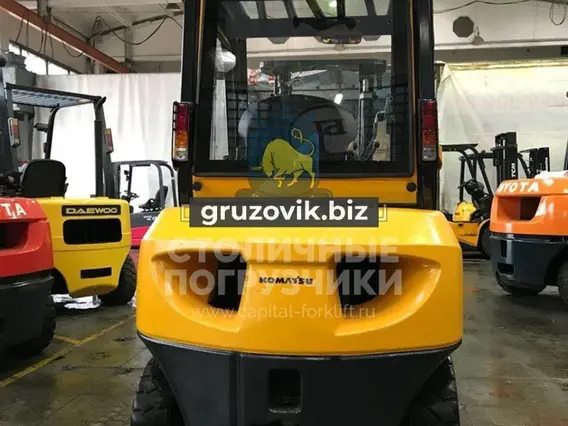 Вилочный погрузчик Komatsu FD25T-16 2005 года б/у фото 3