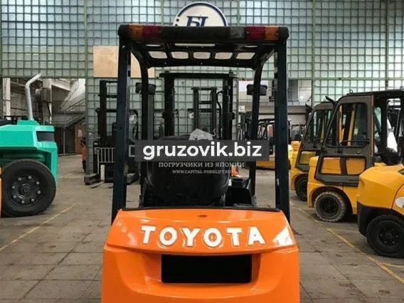 Вилочный погрузчик Toyota 02-7FD18 2005 года б/у фото 3