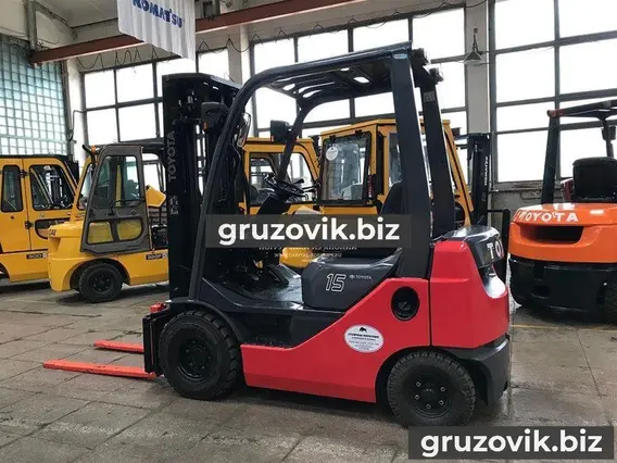 Вилочный погрузчик Toyota 62-8FD15 2007 года б/у фото 7