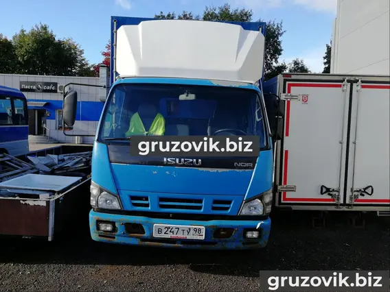 Тентованный грузовик Isuzu NPR75 2008 года б/у