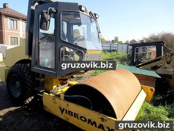 Дорожный каток Vibromax W 2001 года б/у