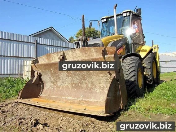 Экскаватор-погрузчик Volvo BL71 2007 года б/у