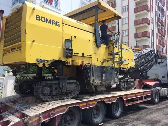 Дорожная фреза Bomag BM 2011 года б/у
