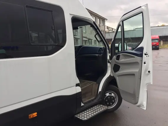 Микроавтобус IVECO Daily 50C15V 2018 года новый фото 4