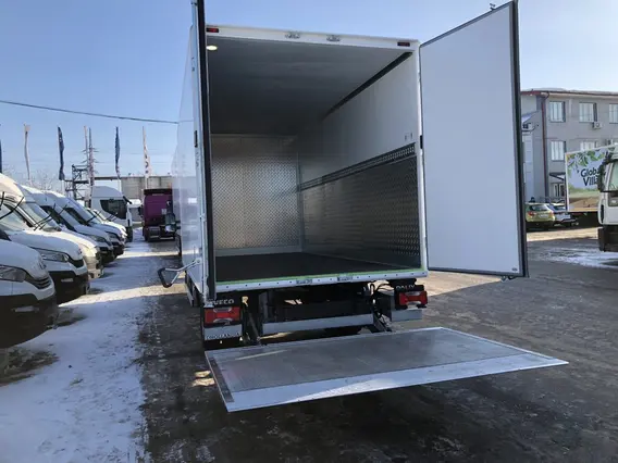 Изотермический фургон IVECO Daily 50C15 2018 года новый фото 8