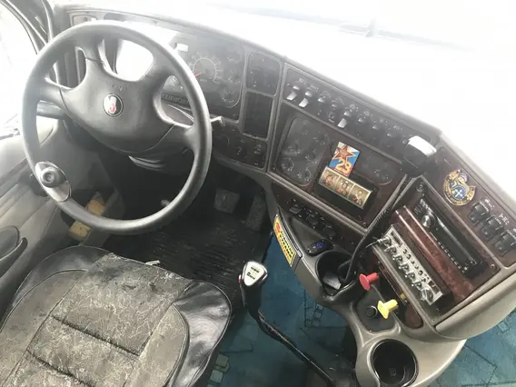 Тягач Kenworth T2000 2003 года б/у фото 10