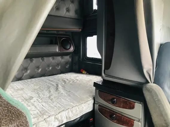 Тягач Kenworth T2000 2003 года б/у фото 5