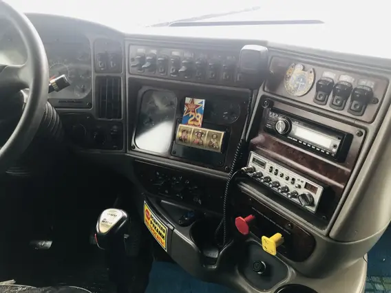 Тягач Kenworth T2000 2003 года б/у фото 6
