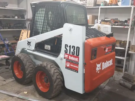 Фронтальный погрузчик Bobcat s130 2004 года б/у