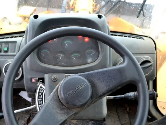 Фронтальный погрузчик Hyundai sl 765 2013 года б/у фото 8