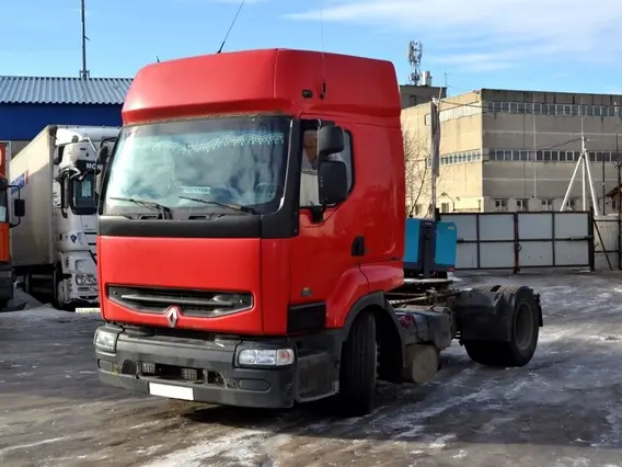 Тягач Renault Premium 2001 года б/у