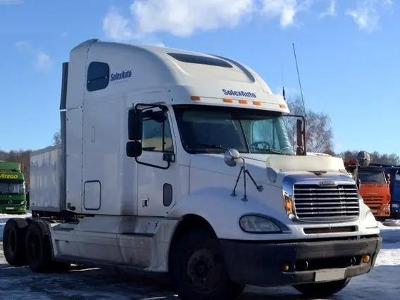 Тягач Freightliner Columbia 2004 года б/у