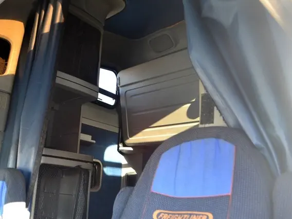 Тягач Freightliner Columbia 2004 года б/у фото 8