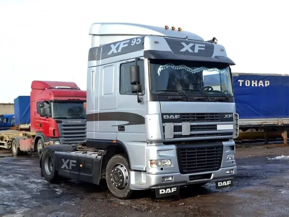 Тягач DAF XF 95.430 2003 года б/у фото 3