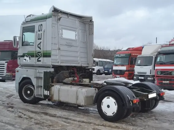 Тягач Renault Magnum 2002 года б/у фото 4
