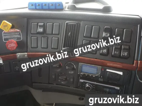 Тягач Volvo VNL 2003 года б/у фото 17