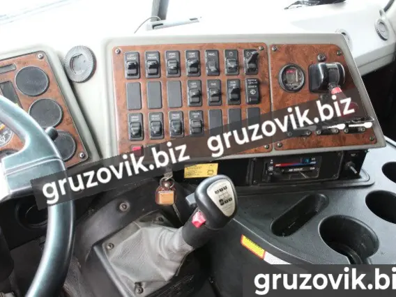 Тягач International 9800 2009 года б/у фото 9