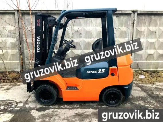 Фронтальный погрузчик Toyota 7FDK25 2006 года б/у