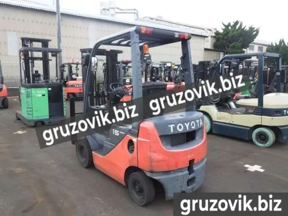 Вилочный погрузчик Toyota 1.5 2015 года б/у