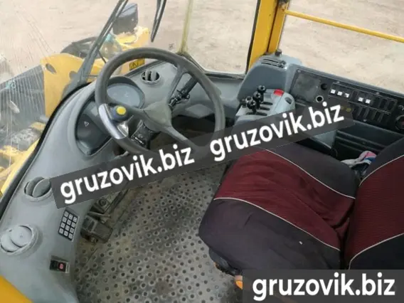Фронтальный погрузчик Volvo L90E 2004 года б/у фото 6