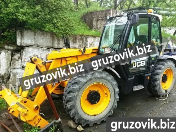 Телескопический погрузчик JCB 541-70 2015 года б/у