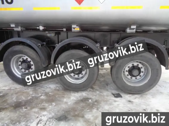Шторный полуприцеп АХМ 33 9646A4 2011 года новый фото 3
