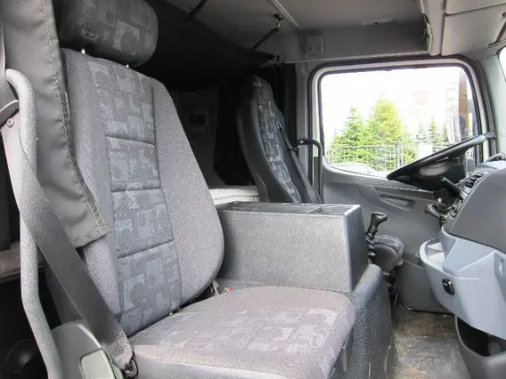 Тентованный грузовик Mercedes-Benz Atego 818 2010 года б/у фото 10