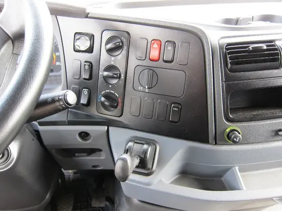 Тентованный грузовик Mercedes-Benz Atego 818 2010 года б/у фото 12