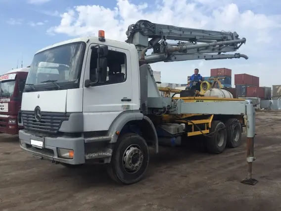 Бетононасос Mercedes-Benz Atego 2001 года б/у фото 2
