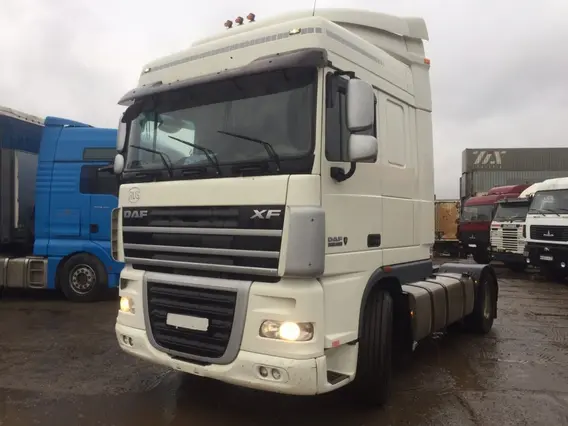 Тягач DAF XF 105 2010 года б/у