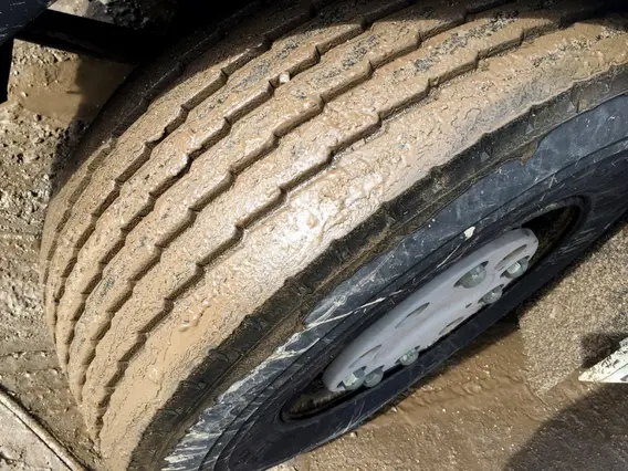 Тягач Renault Magnum 2002 года б/у фото 13
