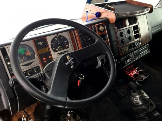 Тягач MAN F2000 2000 года б/у фото 7