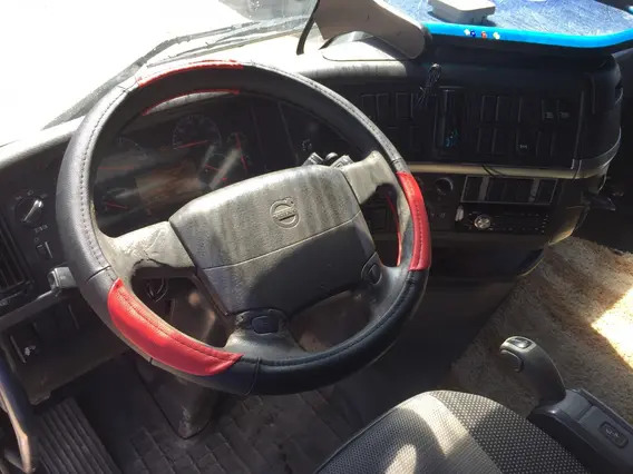 Тягач Volvo FH 2004 года б/у фото 8